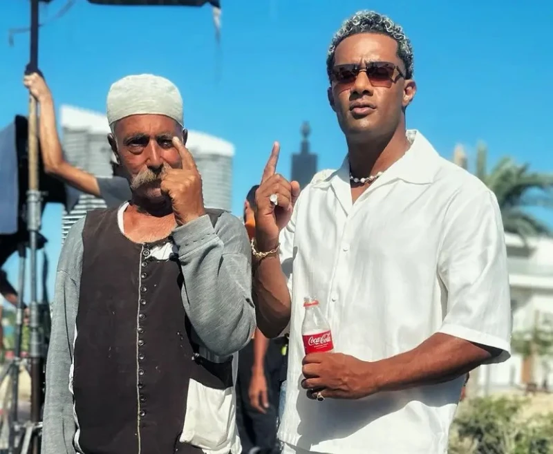 ظهر بمنتج شركة داعمة لإسرائيل.. محمد رمضان يثير الجدل على وسائل التواصل إعلانات 2 نشر الفنان المصري محمد رمضان، صورة له مع أحد المواطنين في الشارع