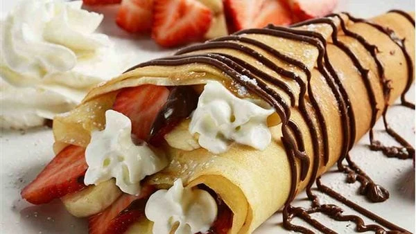 طريقة عمل الكريب بالشيكولاتة زى المحلاتيعد الكريب بالشوكولاتة من أشهى أنواع الحلويات التي يحبها الأطفال والشباب ولكن تكلفتها عالية بعض الشيء.نعرض لكم طريقة عمل الكريب من خلال وصفة