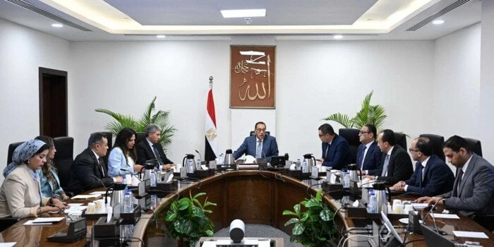 رئيس الوزراء يستعرض خريطة الاستثمارات السياحية.. ويبحث زيادة عدد الفنادق لاستغلال منطقة الساحل الشمالي اجتماع اليومعقد الدكتور مصطفى مدبولي، رئيس