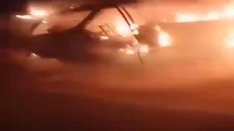 العربيات ولعت.. وفاة شخص وإصابة 3 في حادث على الدائري (صور) توفي شخص وأصيب 3 آخرين في حادث تصادم سيارتين، على الطريق الأوسطي الدائري العربي بالفيوم،