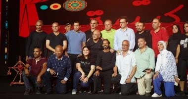 فن: وزير الثقافة وعمرو الفقى يلتقطان صورا تذكارية مع منفذى عرض الليلة الكبيرة.. صور اقرأ في أفاق عربية وزير الثقافة وعمرو الفقى يلتقطان صورا تذكارية مع منفذى عرض الليلة الكبيرة صور