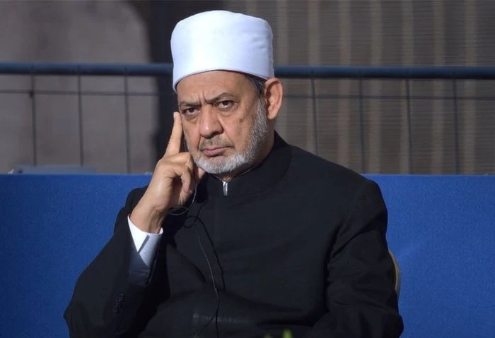 شيخ الأزهر لمفتي افاق عربيةية: امتحنكم الله بالمنصب فسخره في صناعة الخير للناس هنأ فضيلة الإمام الأكبر الاستاذ الدكتور أحمد الطيب، شيخ الأزهر الشريف،