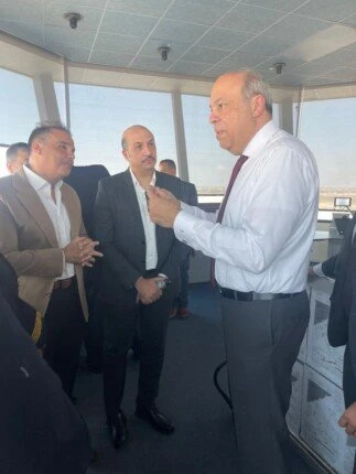 وزير الطيران المدني يتابع استعدادات استقبال الوفود المشاركة في معرض مصر الدولي للطيران جانب من جولة وزير الطيران المدني لمطار برج العربنجلاء غنيمأجرى
