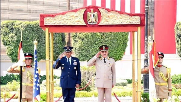 رئيس الأركان يبحث مع نظيره الأمريكي التعاون العسكري المشترك وتطورات الأوضاع في غزةإلتقى الفريق أحمد خليفة رئيس أركان حرب القوات المسلحة الفريق أول