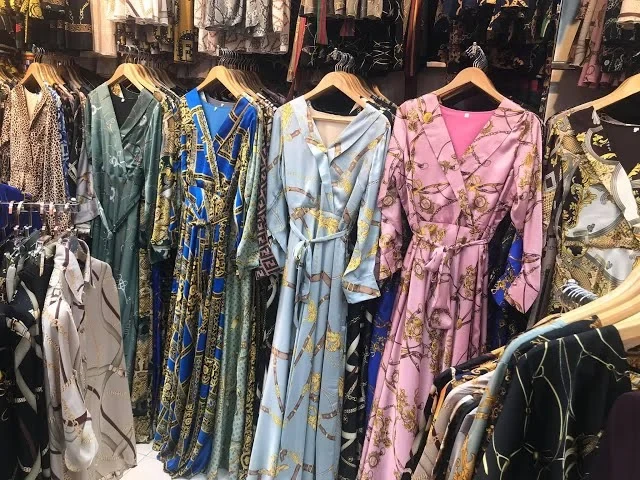 اطلعي على أسواق الإمارات: هتشتري ال4 قطع ب100 جنيههتروح اسواق الإمارات وتشتري أي أربع قطع ب100 جنيه بي، تخفيضات تخفيضات يعني مفيش كلام..شوف الفيديو كامل: اضغط هنا واعرف كل تفاصيل ا