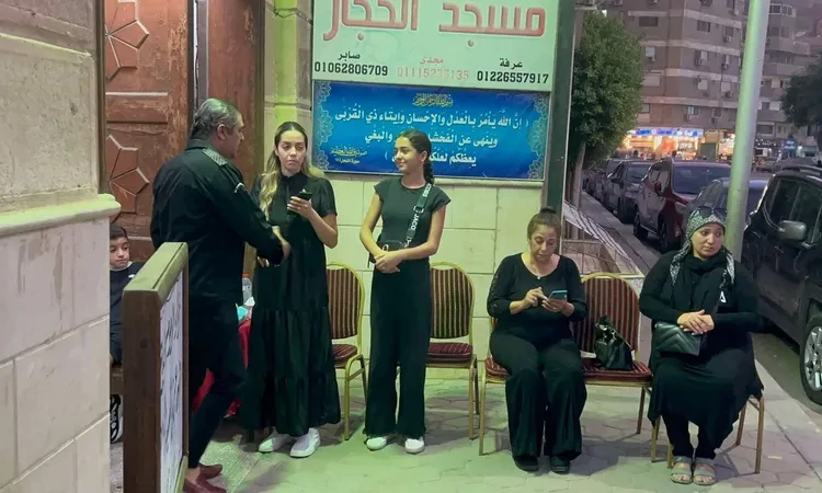 فن: زوجة ايهاب فهمي تستقبل عزاء والدها في مسجد الحجاز بالطالبية فن، زوجة ايهاب فهمي تستقبل عزاء والدها في مسجد الحجاز بالطالبية،تستقبل زوجة الفنان