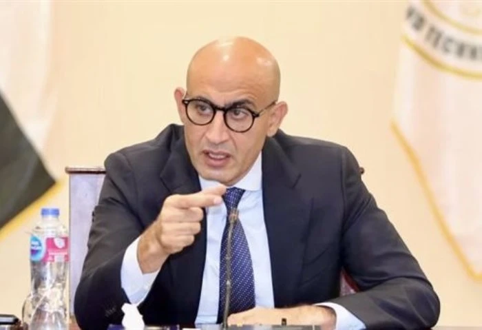 متحدث التعليم يكشف موقف أوائل الثانوية العامة 2024 بعد تعديل الدرجات كشف شادي زلطة المتحدث باسم وزارة التربية والتعليم والتعليم الفني، أن الوزارة لم