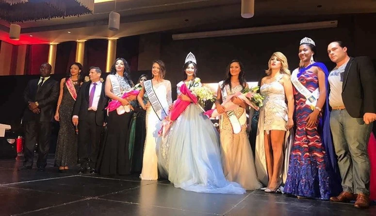 وفاة ملكة جمال لبنانية بأزمة قلبية عن 30 عاماوافت المنية ديما صافي ملكة جمال لبنان للاغتراب في نسخة 2017، عن عمر ناهز 30 عاما، بعد إصابتها بأزمة قلبية يوم الأحد الماضي.ونعى محبو وم