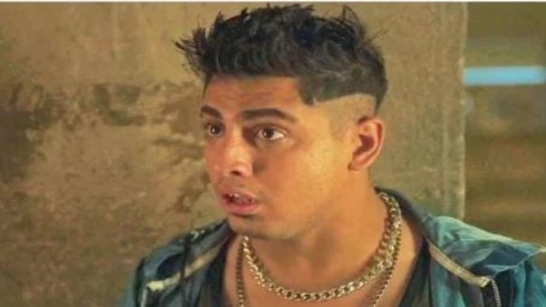 التحفظ على كروان مشاكل لاتهامه فى قضية سابقة أثناء إخلاء سبيله تحفظت الأجهزة الأمنية بمديرية أمن القاهرة، على التيك توكر كروان مشاكل لاتهامه فى قضية سابقة بحبسه 3 أشهر فى قضية سلاح