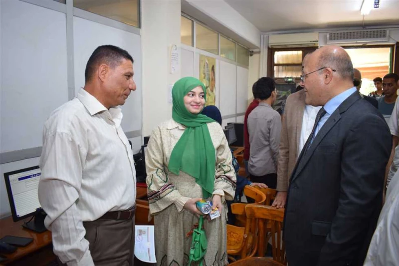 إقبال كثيف.. رئيس جامعة سوهاج يتفقد بدء المرحلة الأولى من تنسيق طلاب الثانوية العامة تفقد اليوم الدكتور حسان النعماني رئيس جامعة سوهاج، مكتب التنسيق