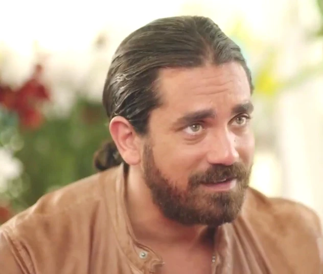 الموت يفجع أمير كرارة وأحمد صلاح حسني افاق عربية - فجع الموت الفنانين أحمد صلاح حسني وأمير كرارة بوفاة الكابتن صلاح حسني، والد الأول ووالد زوجة