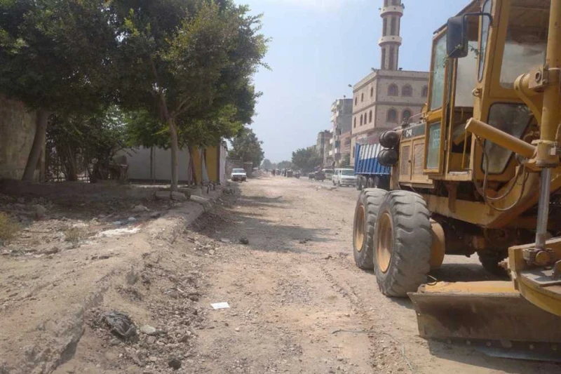 يخدم 18 قرية وتابع.. بدء رصف محور الطابية عقب الانتهاء من أعمال المجسات بالإسكندرية (صور) بدأت الجهة المنفذة اليوم الأربعاء، فى تطوير وتأهيل رصف شارع الطابية، المحور المروري الرئيس