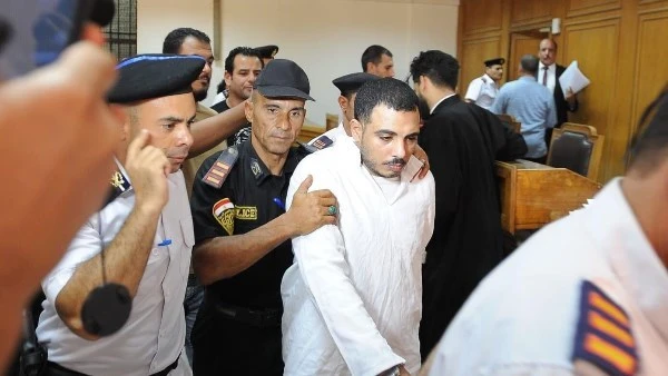 بعد رفض رد هيئة المحكمة.. سفاح التجمع أمام الجنايات بعد قليل لحسم مصيره تنظر محكمة جنايات القاهرة المنعقدة بالتجمع الخامس، بعد قليل، جلسة محاكمة كريم