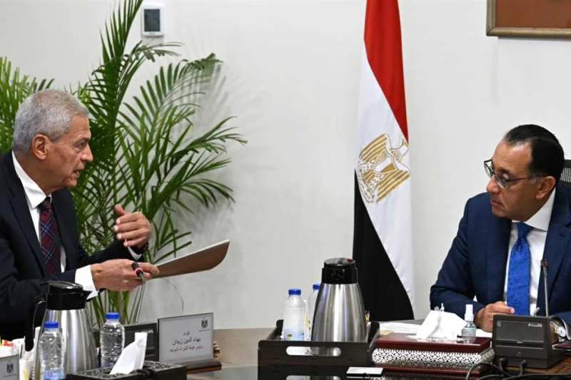 رئيس الوزراء يتابع مع رئيس هيئة الشراء الموحد عددا من الملفات التقى الدكتور مصطفى مدبولي، رئيس مجلس الوزراء اليوم الأحد بمقر الحكومة بمدينة العلمين