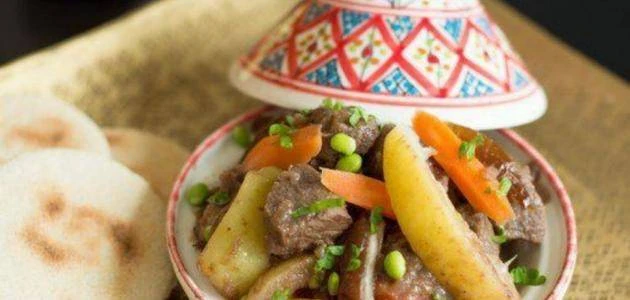 طاجين بلحم الخروف على الطريقة التونسيةوقت التحضير50 دقيقةوقت الطهي60 دقيقةيعتبر طاجين اللحم من أشهى الأطباق التونسية على الإطلاق وهو مناسب للحفلات