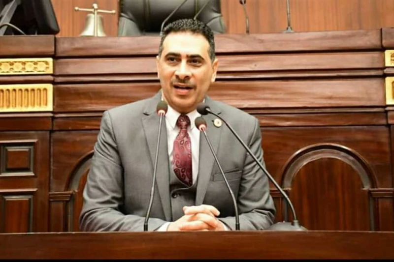 نائب رئيس جامعة القاهرة: لا يمكن الاستغناء عن الكتاب الورقي في التعلم أكد الدكتور محمود السعيد، نائب رئيس جامعة القاهرة لشؤون الدراسات العليا