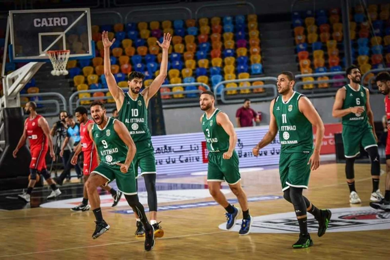 سلة الاتحاد يغادر الإسكندرية استعدادا لمواجهتى منتخب السعودية وديا السبت يغادر الفريق الأول لكرة السلة فى نادى الاتحاد السكندري، تحت قيادة الكابتن