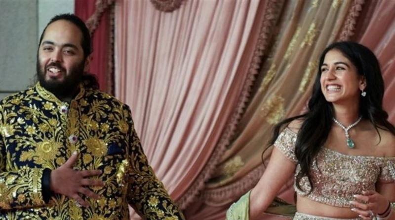 انفصال أناند أمباني بعد شهر من زفاف أسطوري.. ما الحقيقة؟ تدوال رواد التواصل الإجتماعي أنباء عن انفصال ابن رجل الأعمال الهندي الشهير، موكيش أمباني،