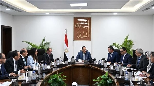 مدبولى يوجه بصرف كامل التعويضات للمتضررين من المحاور المرورية خلال 3 أشهرعقد الدكتور مصطفى مدبولي، رئيس مجلس الوزراء، اليوم، اجتماعا؛ لمتابعة إجراءات