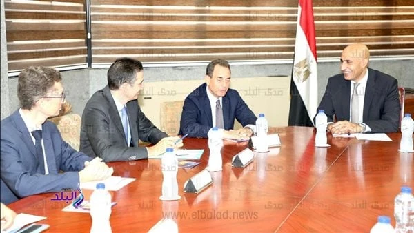 التعليم: نتطلع للتوسع في مدارس تعتمد الفرنسية لغة أجنبية أولى استقبل محمد عبد اللطيف وزير التربية والتعليم والتعليم الفني ، السفير إريك شوفالييه سفير فرنسا بالقاهرة، والوفد المرافق