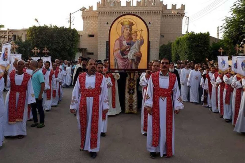 الدير المحرق: لا صحة لاستشهاد رهبان أمام بوابة الدير بطلق ناري أعلن دير السيدة العذراء مريم الملقب بدير المحرق بجبل قسقام، بصعيد مصر، أنه لا صحة تماما للخبر المنتشر على مواقع التوا