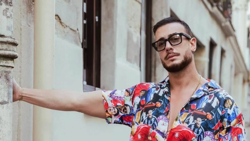 بعقد وحلق سعد لمجرد يثير ضجة واسعة بإطلالته الأخيرة .. صور اخر خبر اخر خبر، بعقد وحلق سعد لمجرد يثير ضجة واسعة بإطلالته الأخيرة صور،أثار الفنان