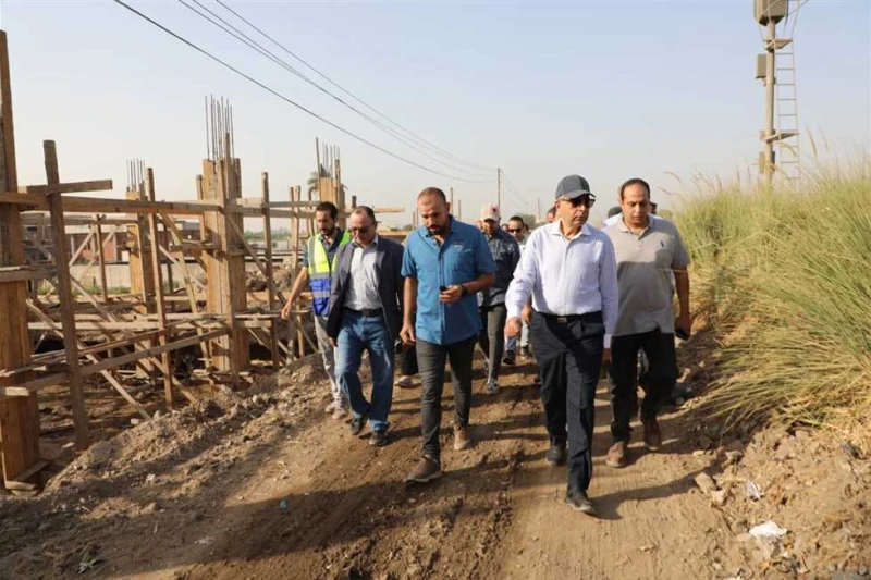 عقب رفع كفاءتها.. محافظ المنيا يتفقد محطة مياه بني مزار الجديدة قام اللواء عماد كدواني، محافظ المنيا، بجولة تفقدية لمحطة مياه بني مزار الجديدة، التي تم إنشاؤها عام 2003 على مساحة 1