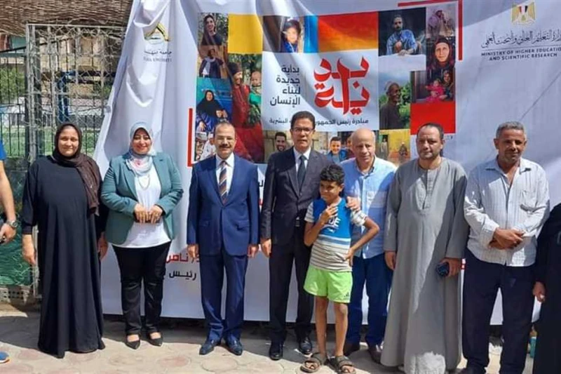 ضمن المبادرات الرئاسية.. رئيس جامعة بنها يتفقد القوافل بقرية جمجرة تفقد الدكتور ناصر الجيزاوي رئيس جامعة بنها، والدكتور السيد فودة، نائب رئيس الجامعة