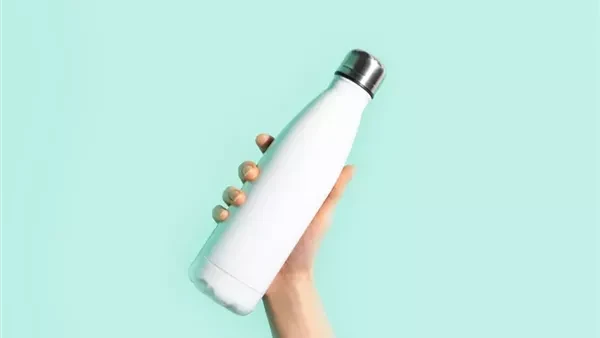 الكسل يعرضك لمخاطر صحية.. 7 أسباب لغسل زجاجة المياه يوميا يتكاسل بعض الأشخاص على غسل زجاجة المياه يوميا، والبعض يجهل مدي المخاطر الصحية لهذه العادة السيئة.7 أسباب هامة لغسل زجاجة ا