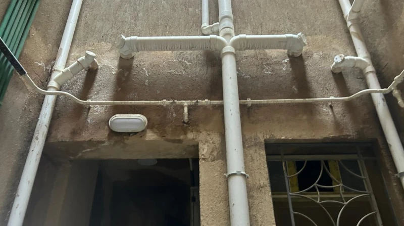 إسكان فاخر والسيراميك فرز ثالث.. ملايين مهدرة بمشروع جنة 2 بالشيخ زايد حالة من الاستياء سيطرت على سكان منطقة مشروع جنة 2 بمدينة الشيخ زايد، بعد شكواهم من تردي الخدمات المقدمة وسوء