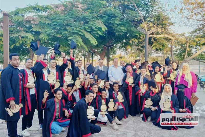 بحضور وكيل وزارة التربية والتعليم.. أهالي ميت حبيش يكرمون أوائل الثانوية العامة (صور) شهدت قرية ميت حبيش البحرية التابعة لمركز طنطا بمحافظة الغربية،