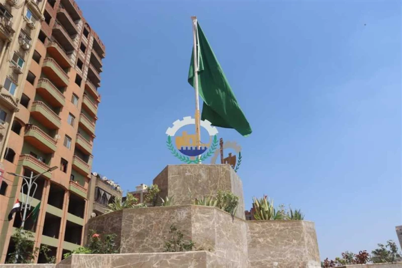 احتفالا بالعيد القومي.. المفتي ومحافظ القليوبية يرفعان علم الجمهورية بإحدى حدائق مدينة بنها رفع الدكتور نظير عياد، مفتي الجمهورية، والمهندس أيمن