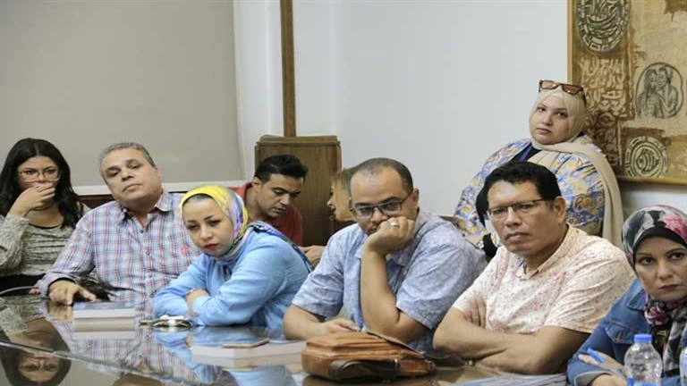 فنون: فنانون ونقاد وأساتذة مسرح يناقشون الواقع والمأمول في مهرجان المسرح المصري اقرأ في أفاق عربية فنانون ونقاد وأساتذة مسرح يناقشون الواقع والمأمول