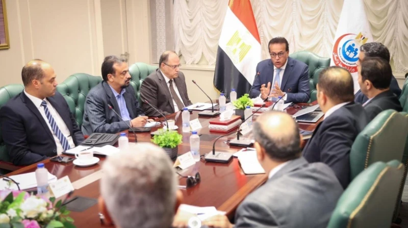 إقالات مرتقبة.. الصحة تستعد لتغييرات شاملة تستعد وزارة الصحة لإصدار حركة تغييرات واسعة بين قياداتها في عدد من المحافظات، من المتوقع أن تشمل هذه