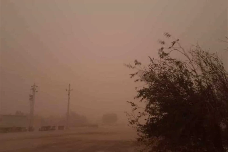 عواصف ترابية شديدة تضرب شرق العوينات في الوادي الجديد شهدت منطقة شرق العوينات بمحافظة الوادي الجديد اليوم الأحد، عواصف ترابية شديدة وانخفاض في درجات