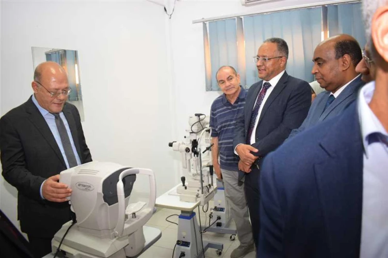 الأولى من نوعها على مستوى الصعيد.. افتتاح وحدة فحص العيون بمستشفى سوهاج الجامعي افتتح اليوم الدكتور حسان النعماني رئيس جامعه سوهاج، وحدة فحوصات