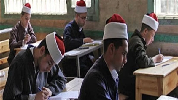 رئيس كنترول الثانوية الأزهرية يوضح حقيقة استبدال أوراق إجابات طالب قال خالد إبراهيم، رئيس لجنة النظام والمراقبة للشهادة الثانوية الأزهرية: إنه