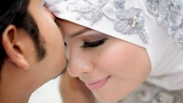 ما ضوابط العلاقة الزوجية في الإسلام؟.. آيتان وحديث تضمن قوتها لاشك أن أهمية السؤال عن ما هي ضوابط العلاقة الزوجية في الإسلام ؟ تنبع من كون الزواج ميثاقا غليظا بحسب ما جاء في الكتاب