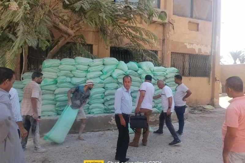 الجيزة: ضبط 5.5 طن دقيق بلدي مدعم بحوزة منشأة مخالفة في قرية سقارة اطلع المهندس عادل النجار محافظ الجيزة، اليوم الخميس، على جهود مديرية التموين والتجارة الداخلية بالمحافظة والخاص ب