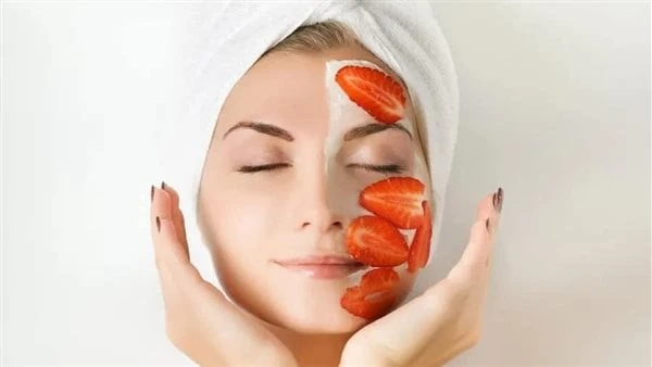 يحمي من سرطان الجلد .. فوائد عصير الفراولة لترطيب الوجهقدمت الدكتورة سوسن غزال خبيرة التغذية عبر صفحتها الخاصة بموقع التواصل الاجتماعي فيسبوك ، فوائد