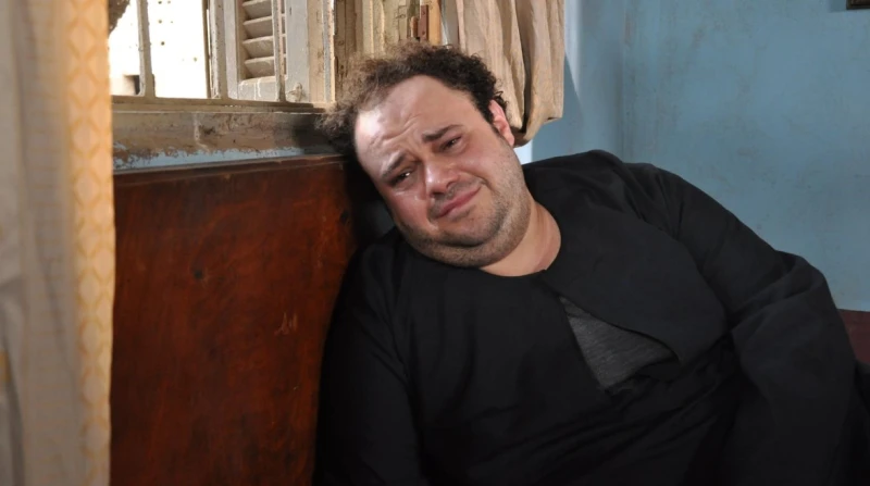 المهن التمثيلية تتحرك بسبب ممثل يتسول الساندويتش أعلن الفنان مدحت تيخا تفاعل نقيب المهن التمثيلية ، أشرف زكي، مع قصة الممثل المشرد، الذي كان التقاه