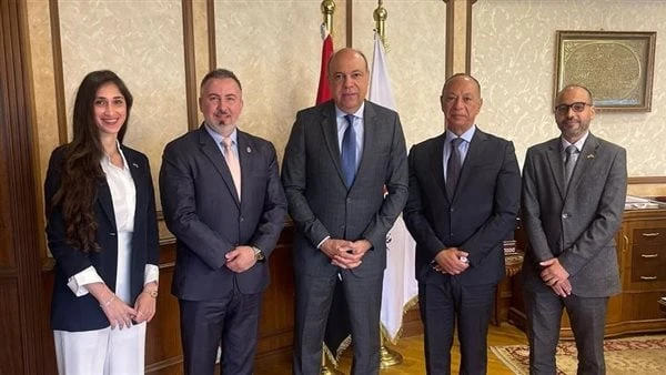 وزير الطيران يناقش مشروع بيانات المسافرين مع مسئول حماية الحدود الأمريكية بالمنطقةاستقبل الدكتور سامح الحفني، وزير الطيران المدني، اليوم الأربعاء،