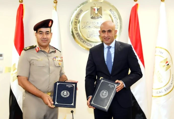 قيادة قوات الدفاع الشعبي توقع بروتوكول تعاون مع وزارة التربية والتعليم فى إطار حرص القوات المسلحة على تبادل الخبرات العلمية والعملية وتنمية روح