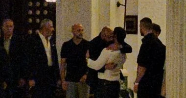 أحمد صلاح حسنى يتلقى عزاء والده وأمير كرارة يسانده تعرف على التالي أحمد صلاح حسنى يتلقى عزاء والده وأمير كرارة يسانده، بدأ عزاء صلاح حسني نجم الأهلي