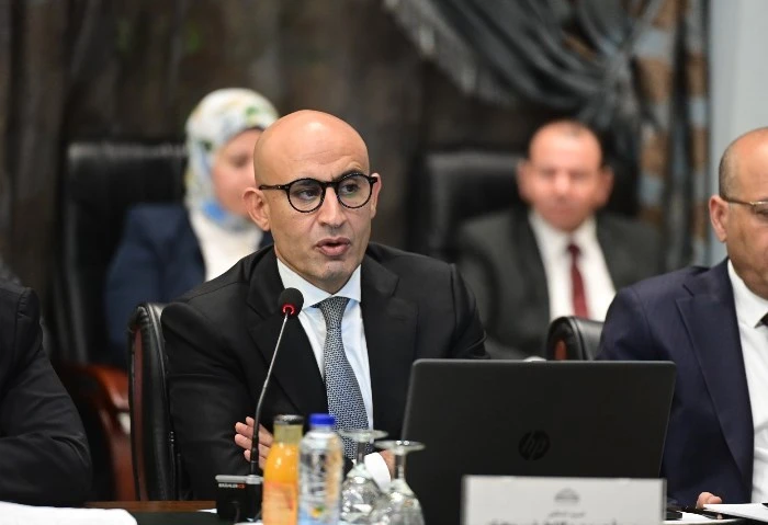 وزير التعليم يكشف مصير مدرسي المواد الملغاة في الثانوية العامة (فيديو) جدل كبير انتشر خلال الساعات الماضية عبر مواقع التواصل الاجتماعي المختلفة، عقب