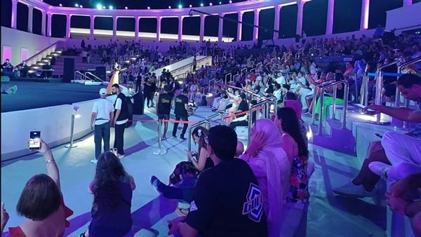 شريف مدكور يرقص ويغني مع ابنتي ديانا حداد على المسرح الروماني بالعلمينشاهدأشعلت الفنانة ديانا حداد حفلها بمهرجان العلمين على المسرح الروماني باغنية