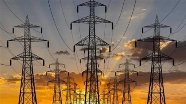 السيطرة على حريق محدود بمحطة محولات إيتاي البارود وإعادة التغذية الكهربائية تباعا أعلنت وزارة الكهرباء والطاقة المتجددة، أنه فى حوالى الساعة الواحدة