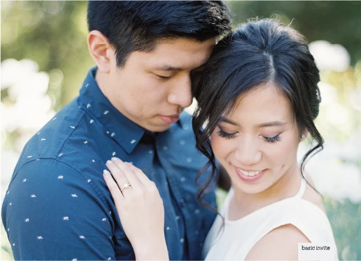 رواية الصدفة التي جمعتنا كاملة وحصرية بقلم ندي خالد بصيت ناحية الصوت إلي كان ورايا بإستغراب ورديت: عليكم السلام، خير؟ _هو أنا ممكن أسأل حضرتك جايبة الكتاب دا منين؟ لأن بدور عليه من