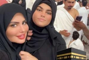 الجمهور يهاجم حليمة بولند: مكياج كامل بالعمرة تعرف على التالي الجمهور يهاجم حليمة بولند: مكياج كامل بالعمرة، وكالات السوسنةهاجم رواد مواقع وسائل