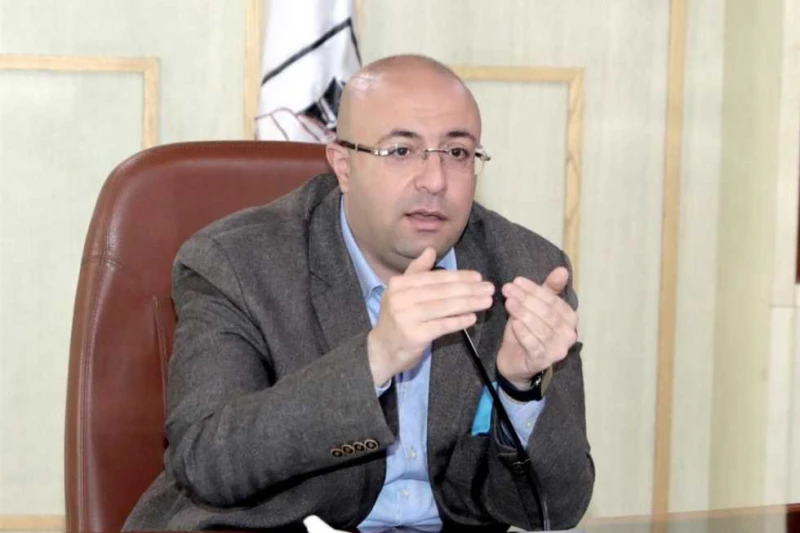 محافظ بني سويف يصدر قرارا بعزل رئيس قرية من منصبه وإحالته للنيابة أصدر الدكتور محمد هاني غنيم محافظ بني سويف، قرارا بعزل رئيس رئيس قرية تلت بمركز